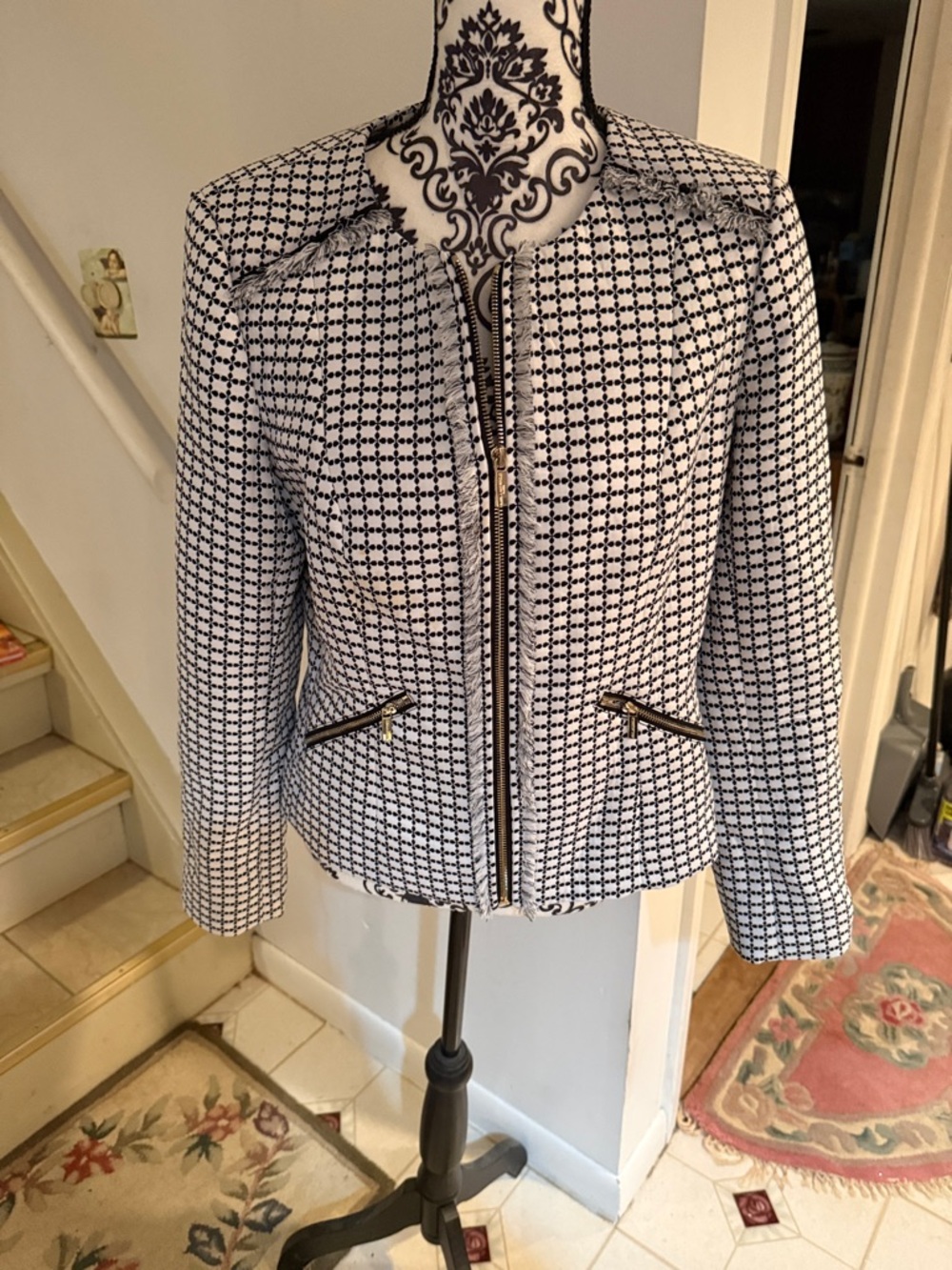 Women's Black & White Patterned Zip-Front Jacket